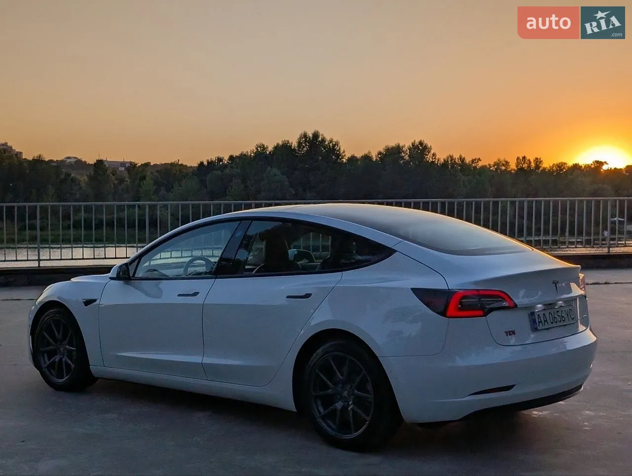 2022 Tesla Model 3 - фото 1