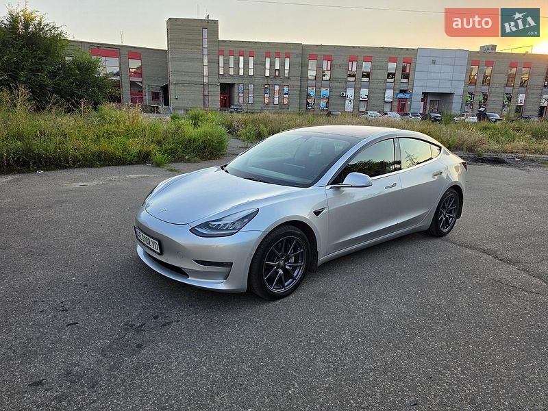 Седан Tesla Model 3 2018 в Днепре