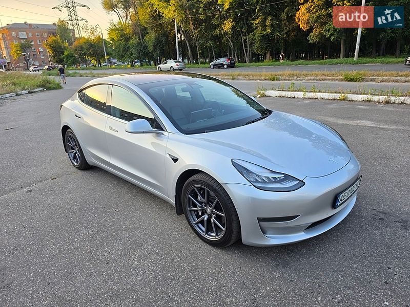 Седан Tesla Model 3 2018 в Днепре
