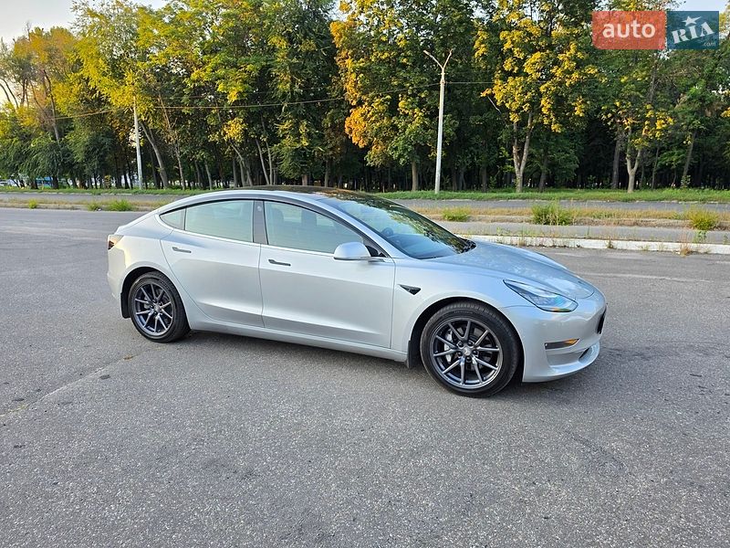 Седан Tesla Model 3 2018 в Днепре
