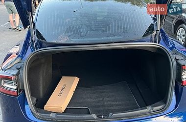 Седан Tesla Model 3 2020 в Києві