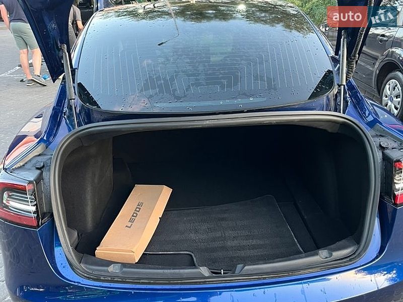 Седан Tesla Model 3 2020 в Києві