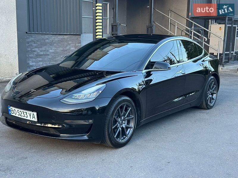 Седан Tesla Model 3 2019 в Тернополе