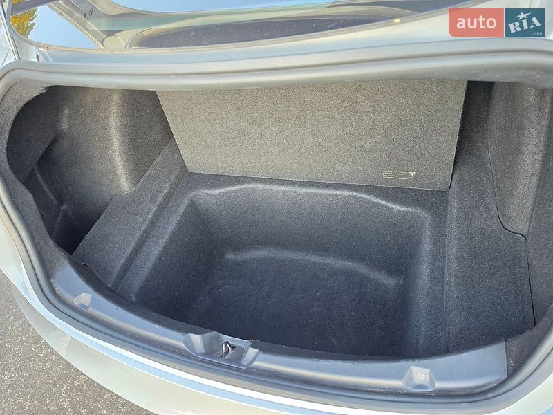 Седан Tesla Model 3 2018 в Днепре