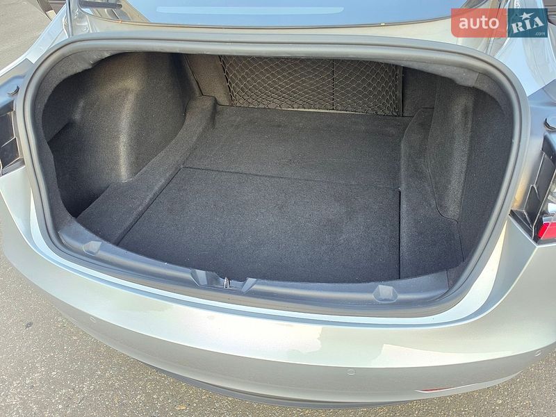 Седан Tesla Model 3 2018 в Днепре