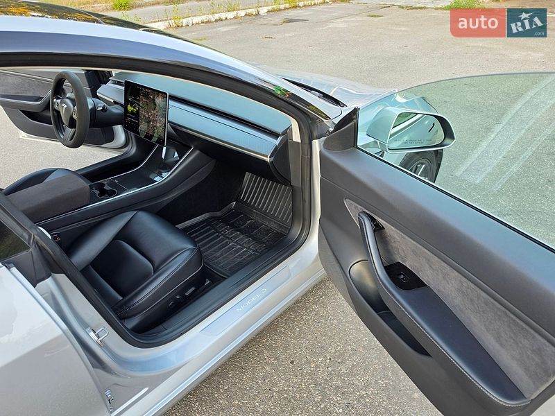 Седан Tesla Model 3 2018 в Днепре