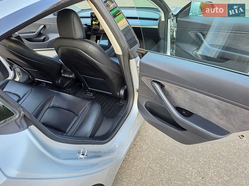 Седан Tesla Model 3 2018 в Днепре