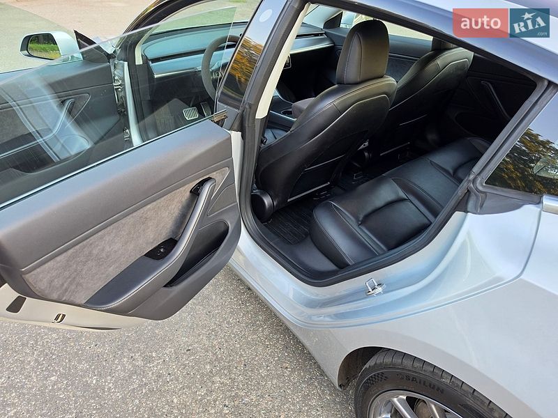 Седан Tesla Model 3 2018 в Днепре