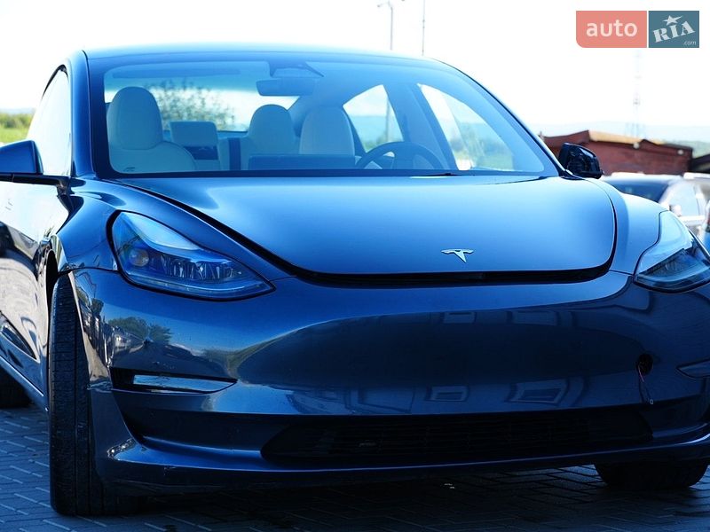 Седан Tesla Model 3 2024 в Дрогобичі