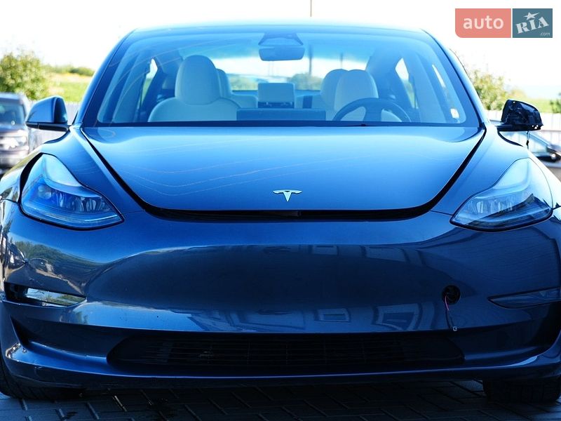 Седан Tesla Model 3 2024 в Дрогобичі