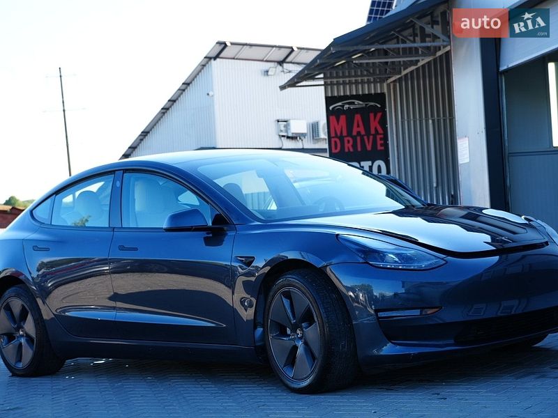 Седан Tesla Model 3 2024 в Дрогобичі