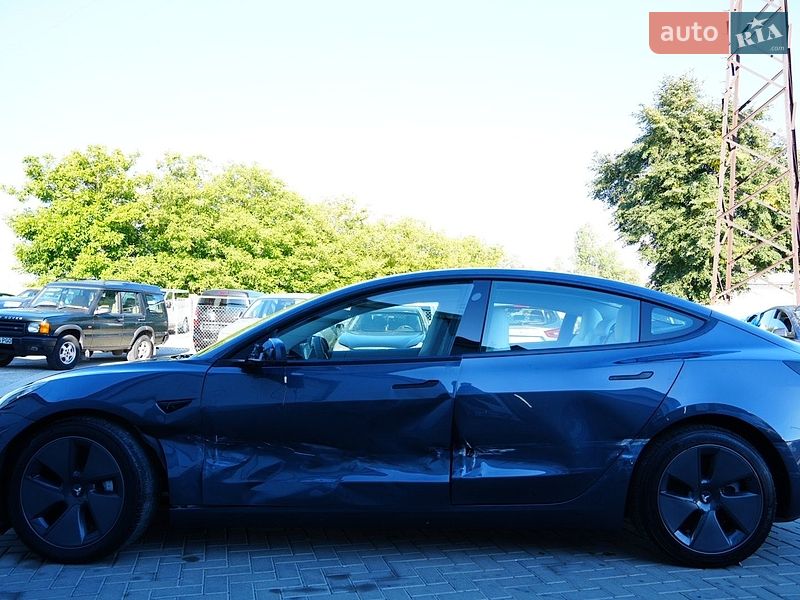Седан Tesla Model 3 2024 в Дрогобичі