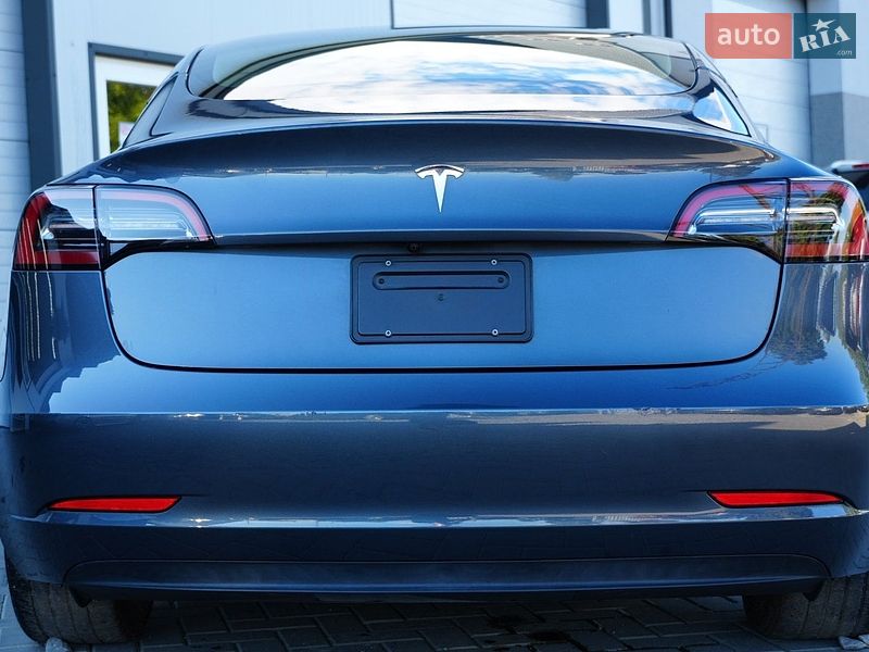 Седан Tesla Model 3 2024 в Дрогобичі