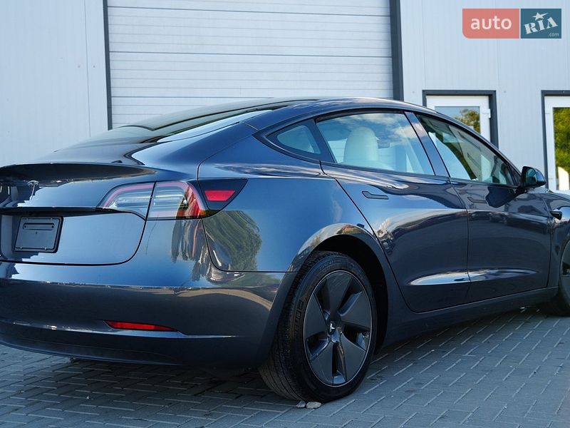Седан Tesla Model 3 2024 в Дрогобичі