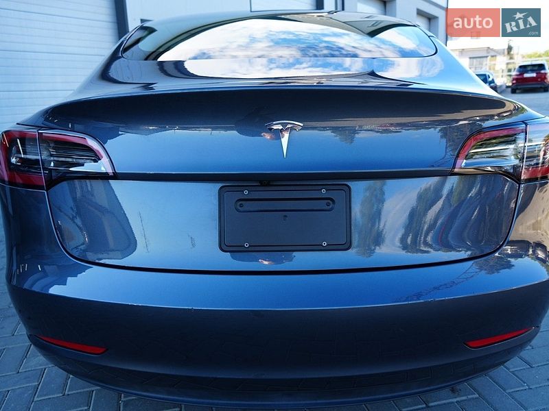 Седан Tesla Model 3 2024 в Дрогобичі