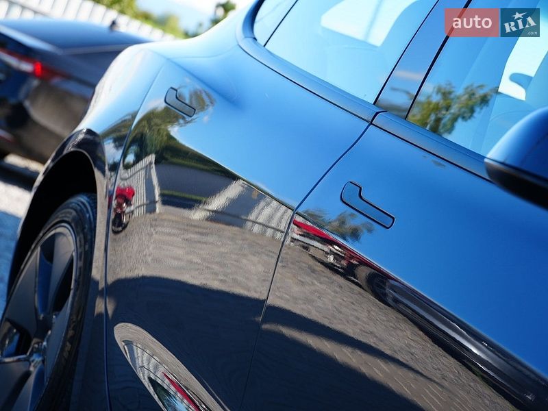 Седан Tesla Model 3 2024 в Дрогобичі