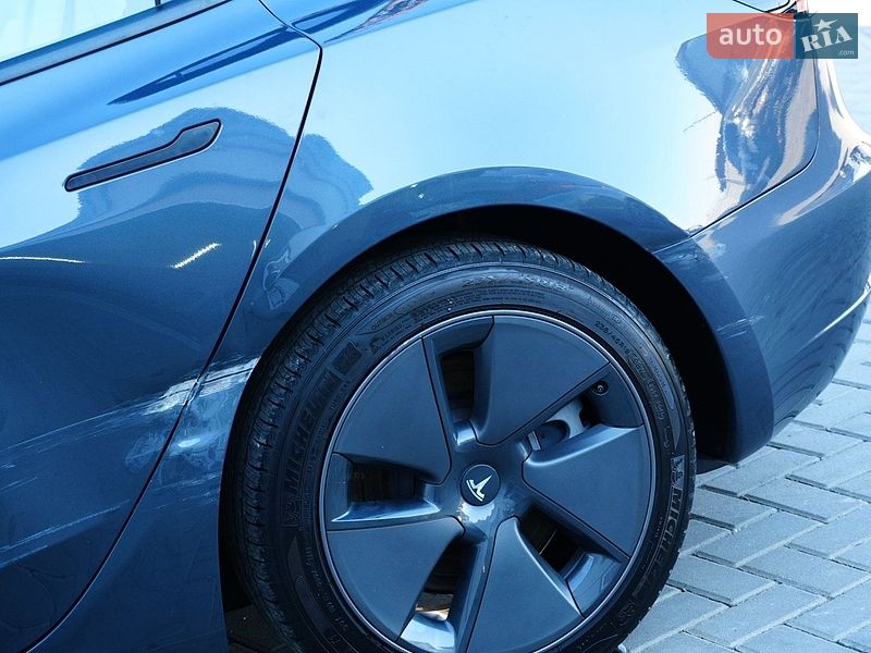 Седан Tesla Model 3 2024 в Дрогобичі