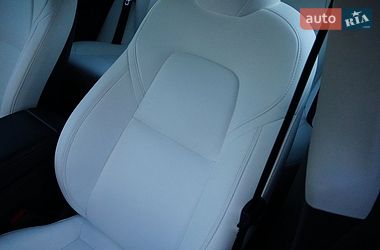 Седан Tesla Model 3 2024 в Дрогобичі
