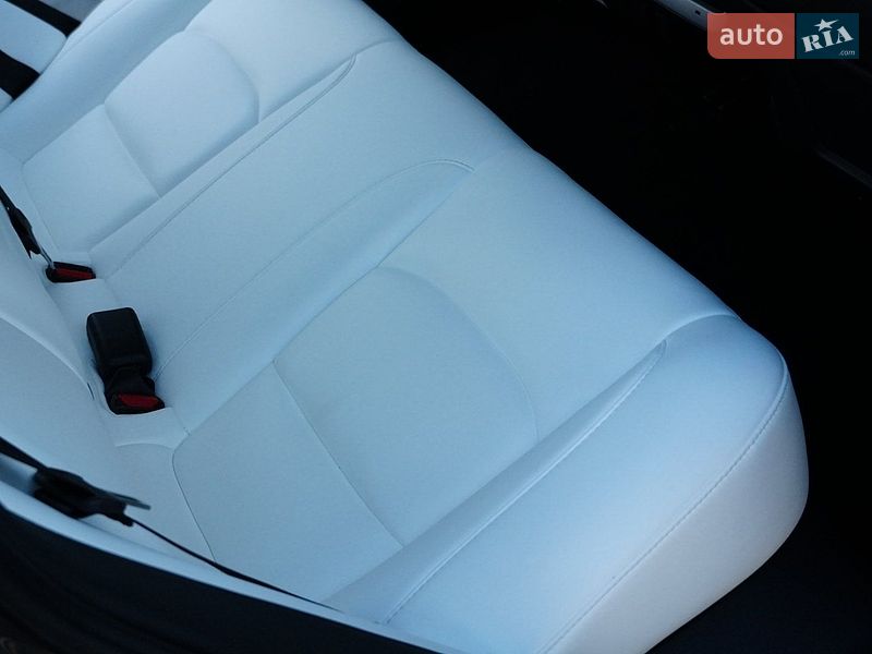 Седан Tesla Model 3 2024 в Дрогобичі