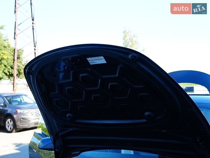 Седан Tesla Model 3 2024 в Дрогобичі