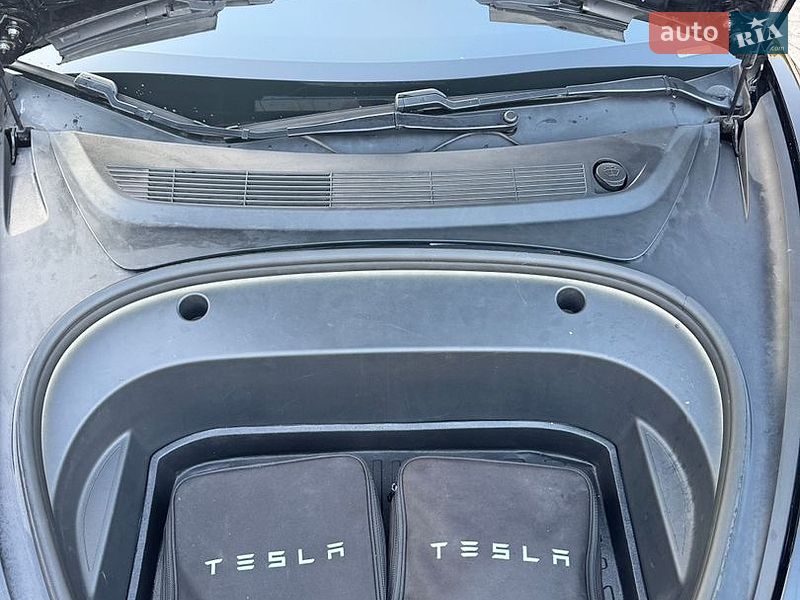 Седан Tesla Model 3 2021 в Киеве