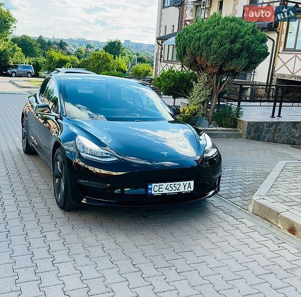 Седан Tesla Model 3 2019 в Черновцах