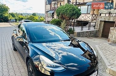Седан Tesla Model 3 2019 в Черновцах