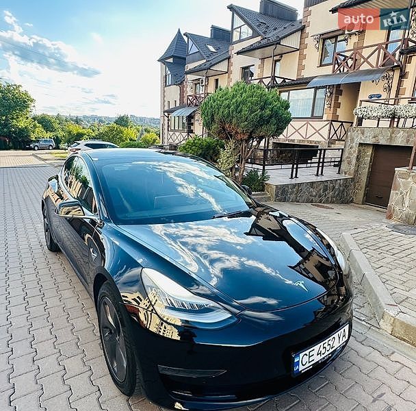 Седан Tesla Model 3 2019 в Черновцах