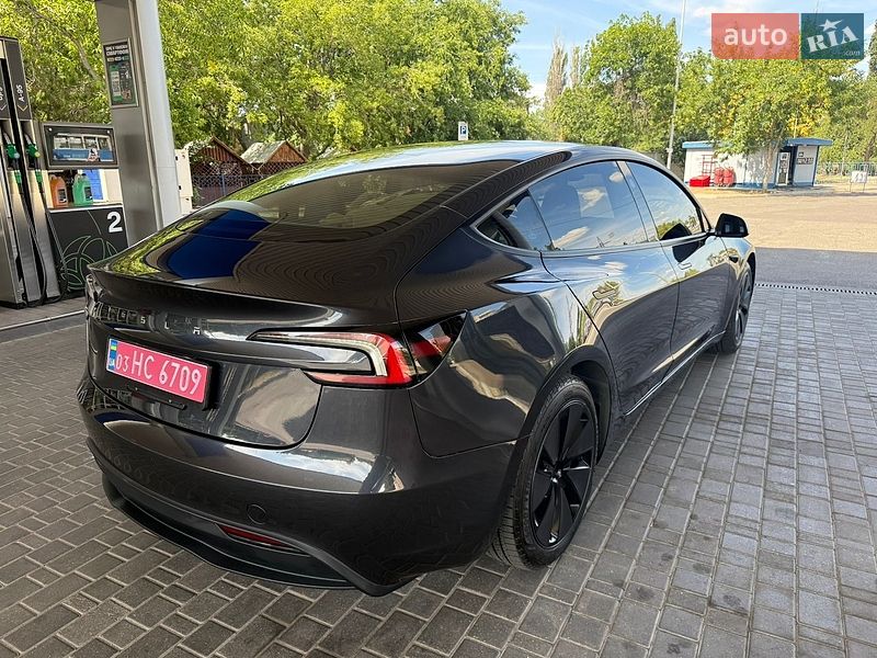 Седан Tesla Model 3 2024 в Миколаєві