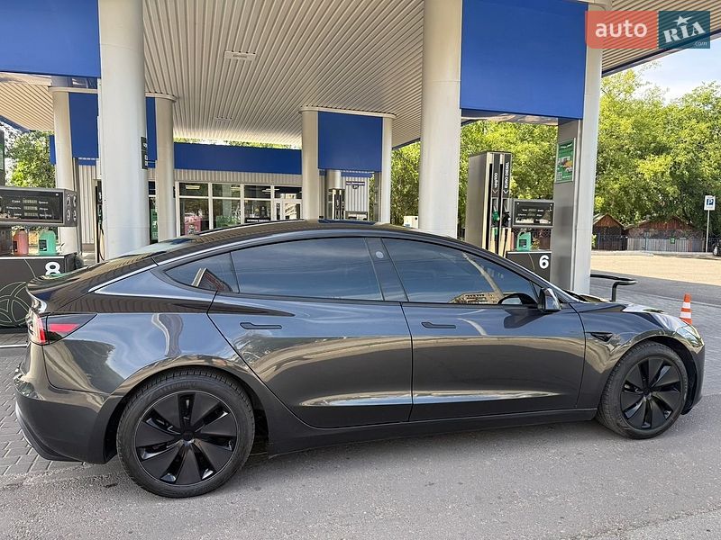 Седан Tesla Model 3 2024 в Миколаєві