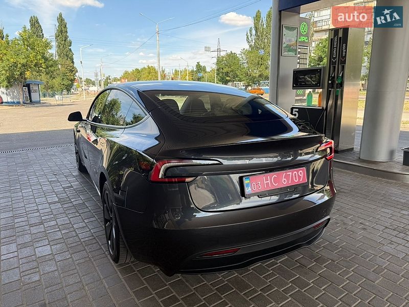 Седан Tesla Model 3 2024 в Миколаєві
