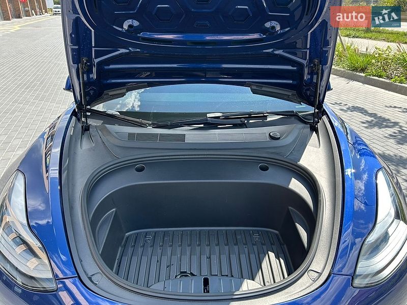 Седан Tesla Model 3 2022 в Виннице