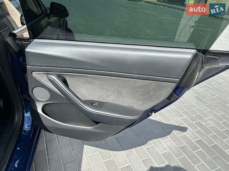 Седан Tesla Model 3 2022 в Виннице