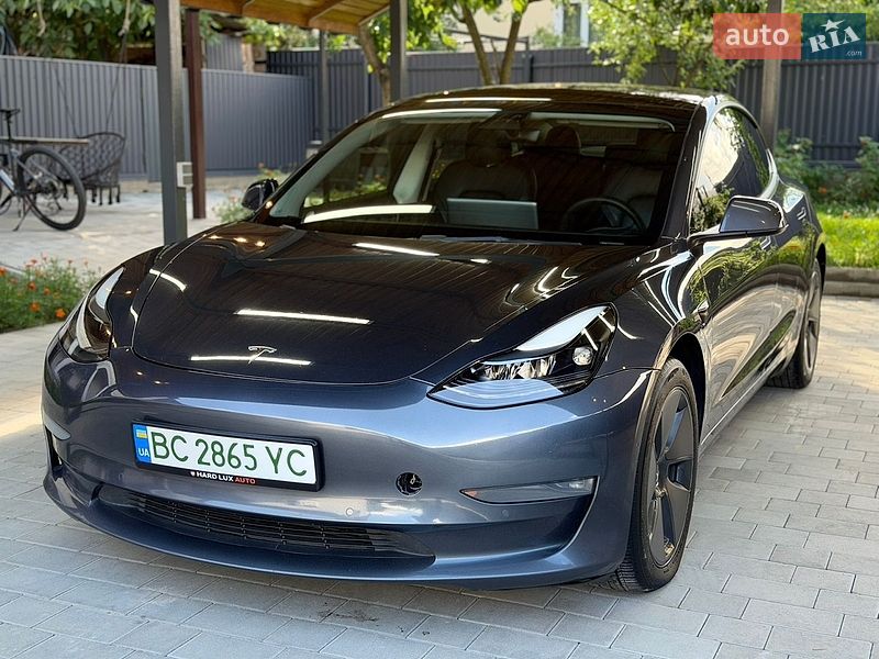 Седан Tesla Model 3 2022 в Львове