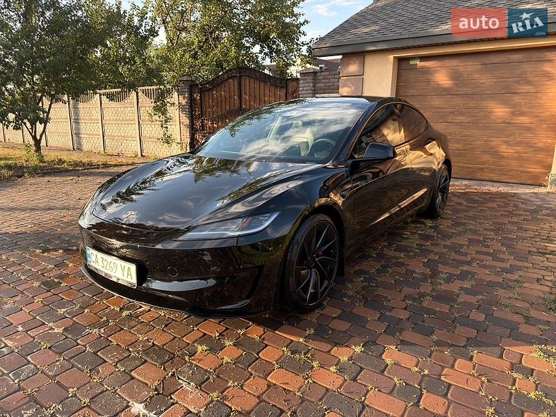 Седан Tesla Model 3 2024 в Черкассах