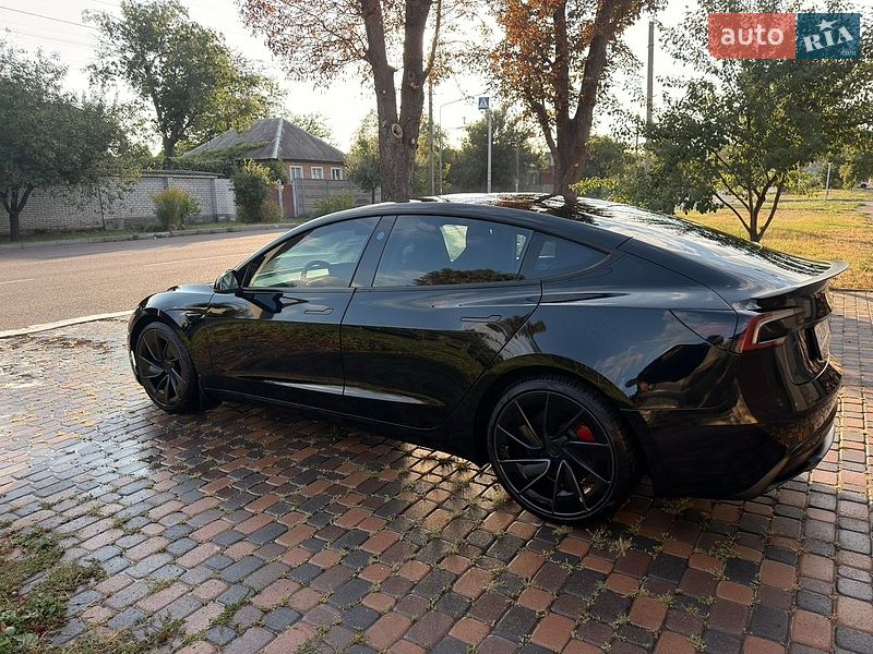 Седан Tesla Model 3 2024 в Черкассах