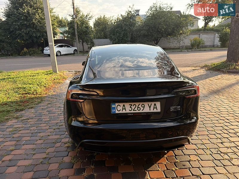 Седан Tesla Model 3 2024 в Черкассах