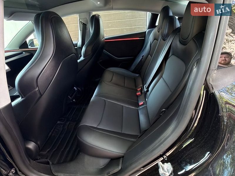 Седан Tesla Model 3 2024 в Черкассах