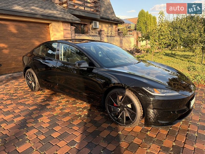 Седан Tesla Model 3 2024 в Черкассах