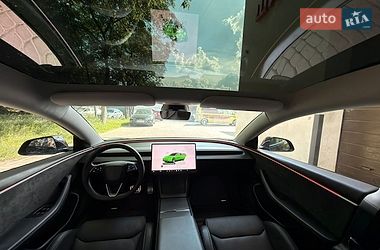 Седан Tesla Model 3 2024 в Черкассах