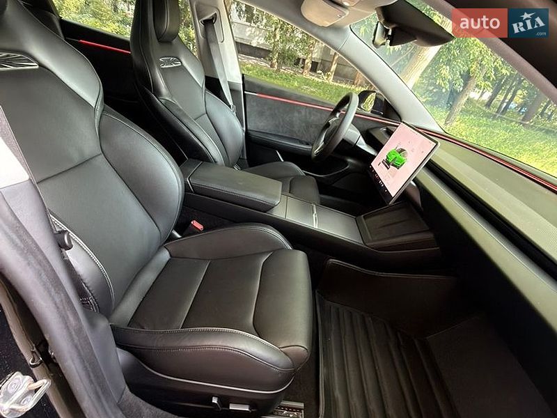 Седан Tesla Model 3 2024 в Черкассах