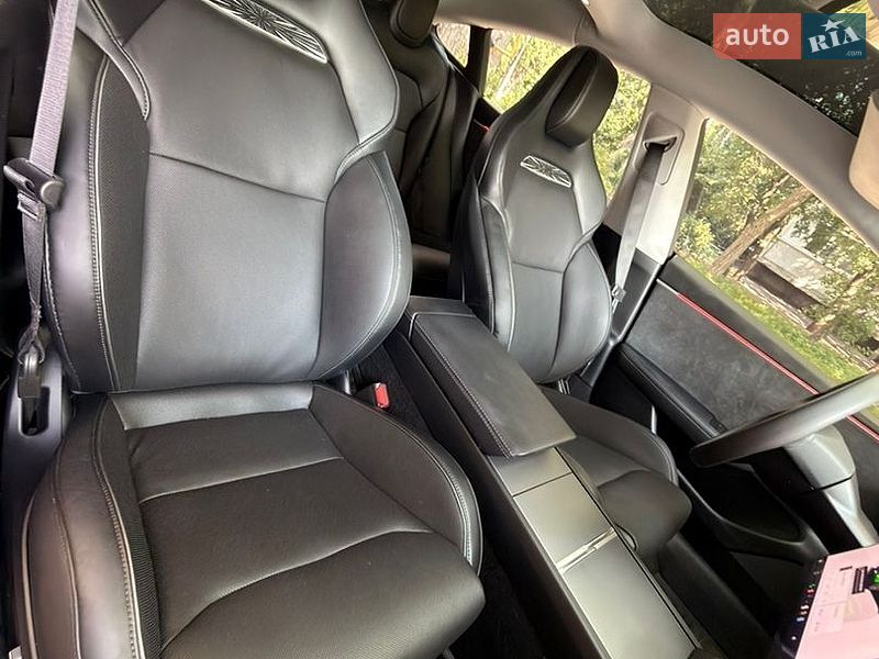 Седан Tesla Model 3 2024 в Черкассах