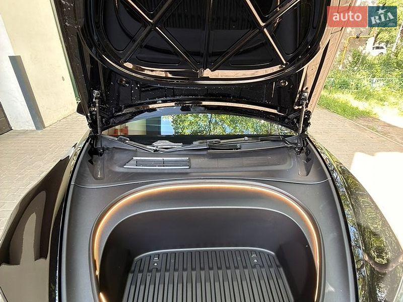 Седан Tesla Model 3 2024 в Черкассах