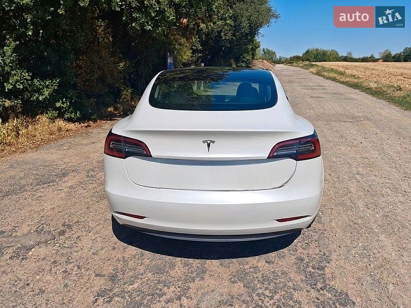 Седан Tesla Model 3 2021 в Ужгороді