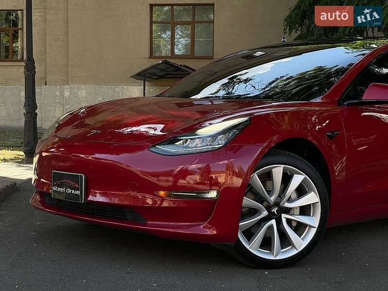 Седан Tesla Model 3 2018 в Николаеве