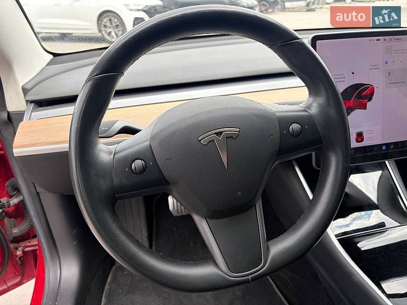 Седан Tesla Model 3 2018 в Львові