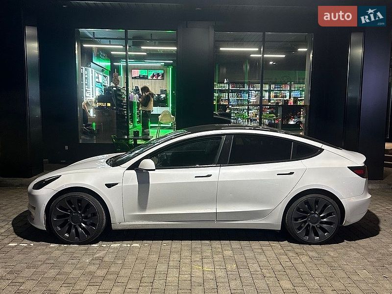 Седан Tesla Model 3 2021 в Одессе