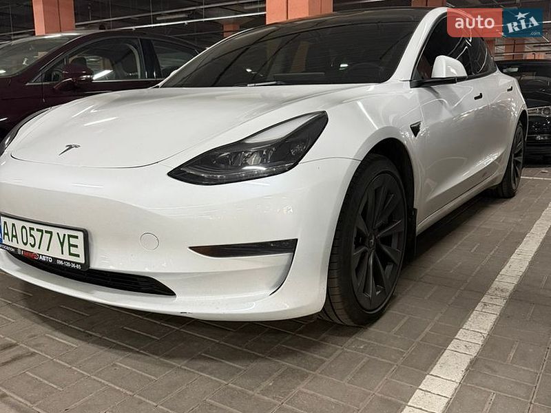 Седан Tesla Model 3 2023 в Киеве
