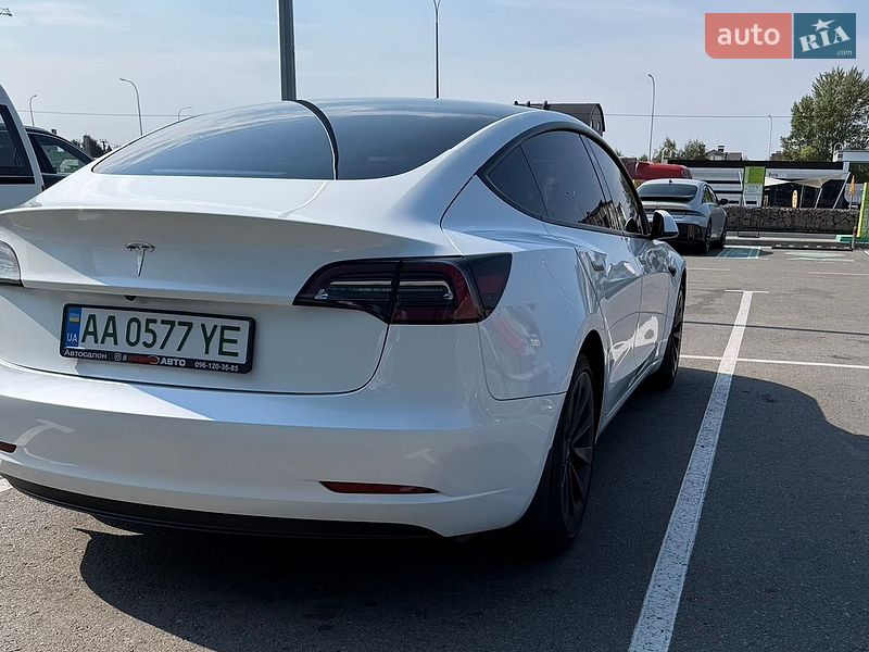 Седан Tesla Model 3 2023 в Киеве