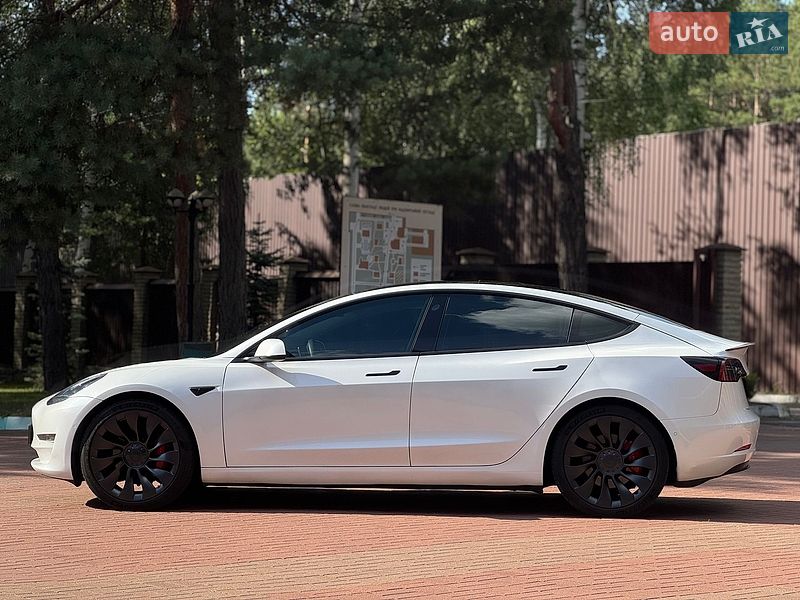 Седан Tesla Model 3 2021 в Киеве